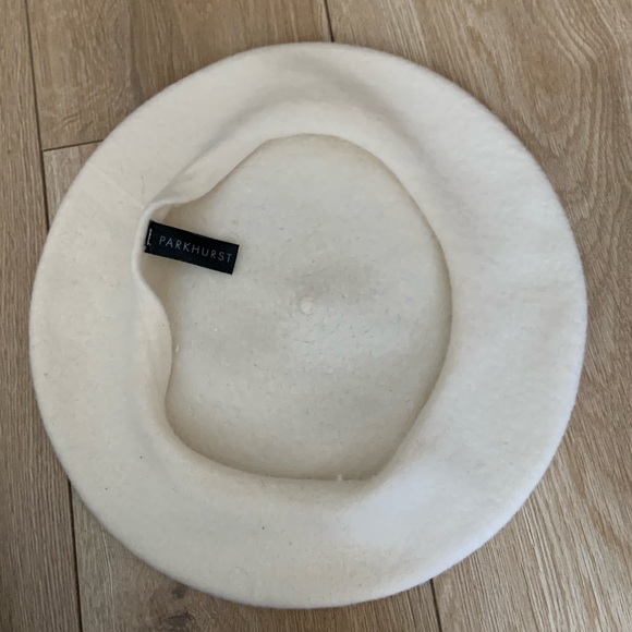 Adorable white beret - Picture 2 of 2